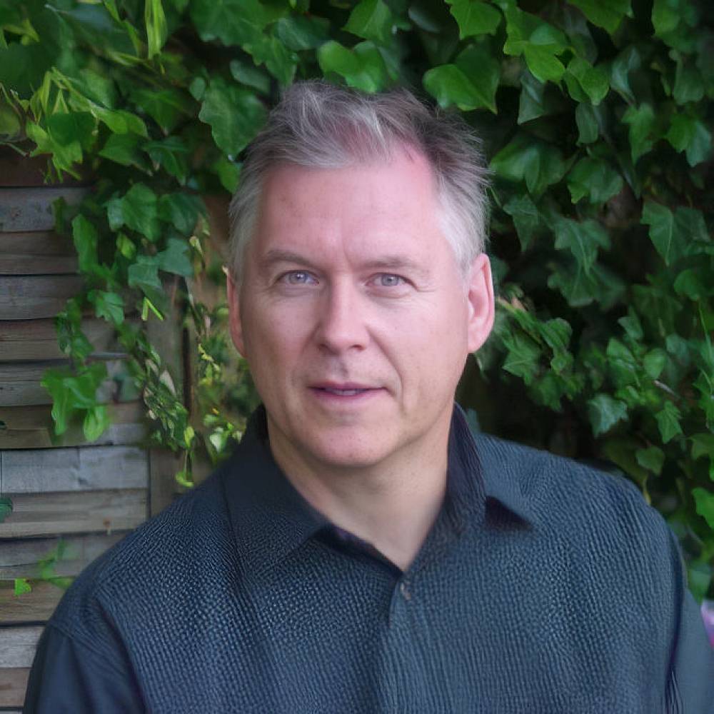 Portraitfoto von Dr. Lars Theßen